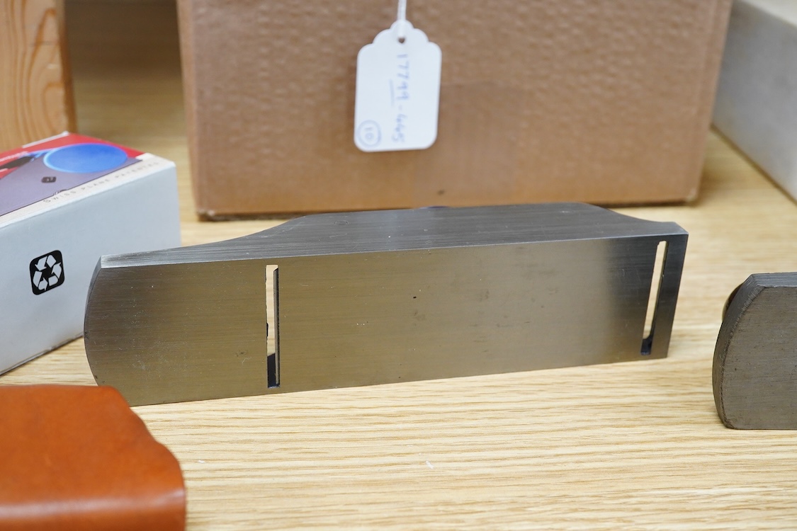 Ten wood working planes by Stanley, Record, Rali, etc. including five block planes; a Stanley No.140 skew block plane, a No.130, a No.131, a record No.0130, a box two-handled scraping plane, etc.